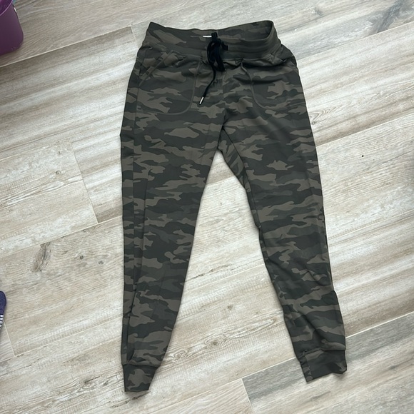 Zyia camo joggers - Picture 1 of 3